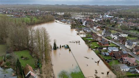 Hier is de waterellende het grootst: huizen onder water in。